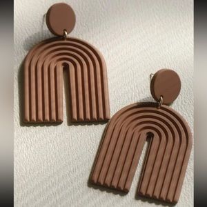 Brown U shape / arch textured earrings